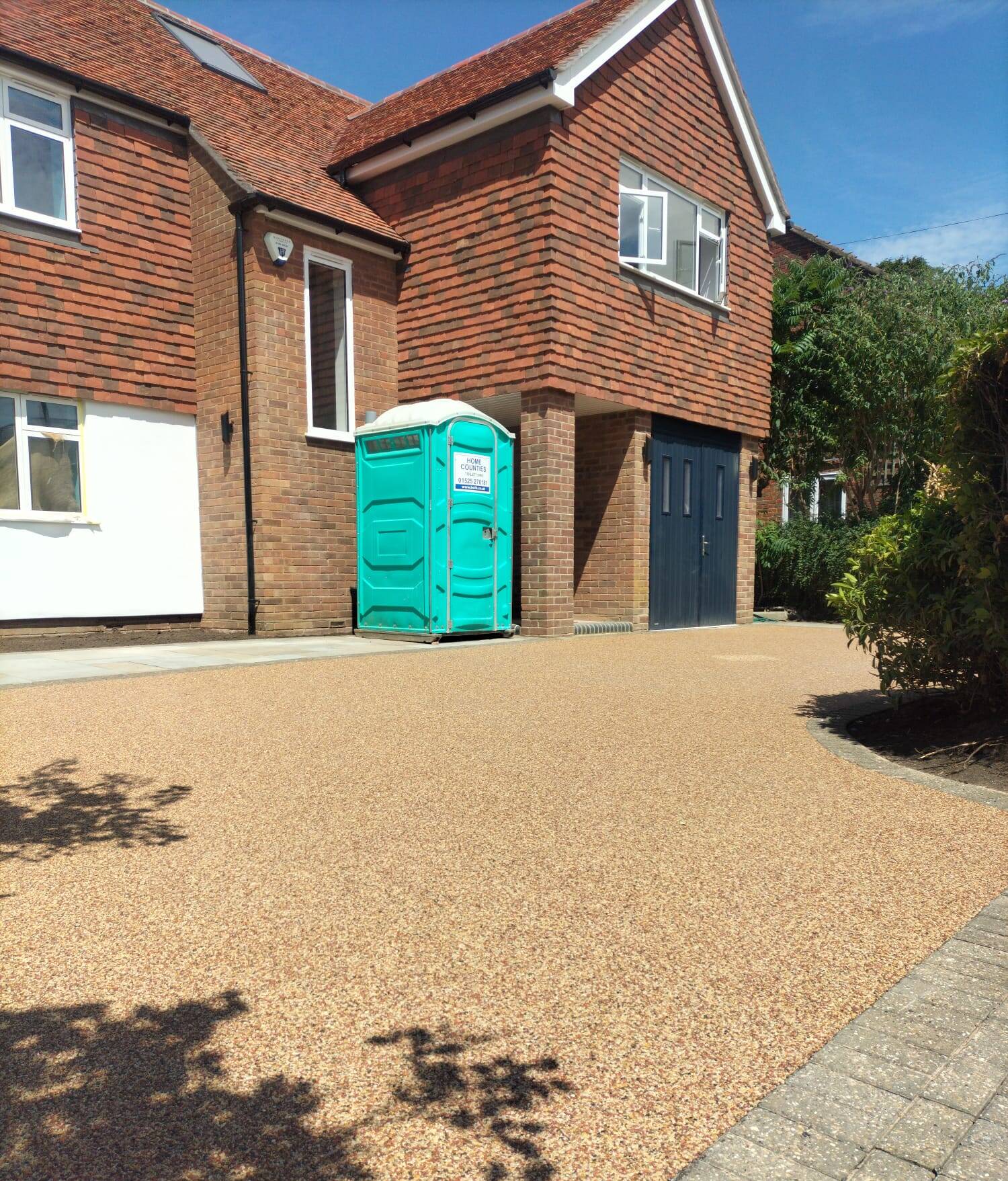 WARM GOLDEN RESIN-BOUND DRIVEWAY INSTALLATION